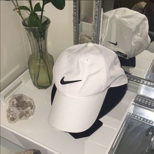 White nike hat